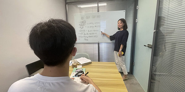 上課