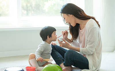 保育員在日常工作中需要記錄哪些關于嬰幼兒的信息以及記錄方式有哪些？
