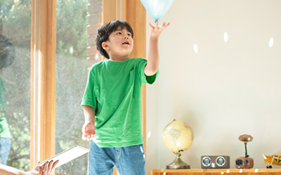 保育員在與嬰幼兒家長溝通時，通常需要反饋哪些方面的孩子情況呢？