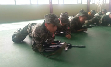 军事化训练