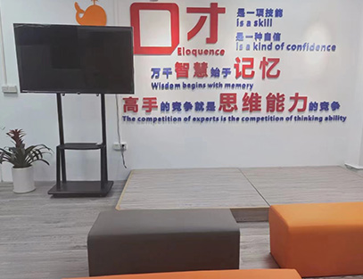 學員朗誦