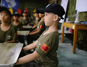 提拔軍姿