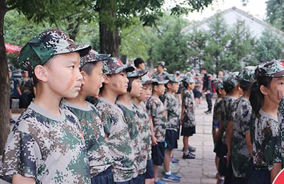 挺拔軍姿