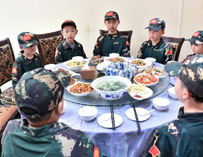 營地伙食