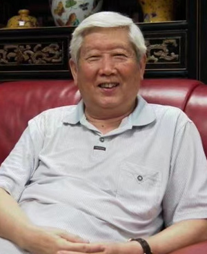 高偉