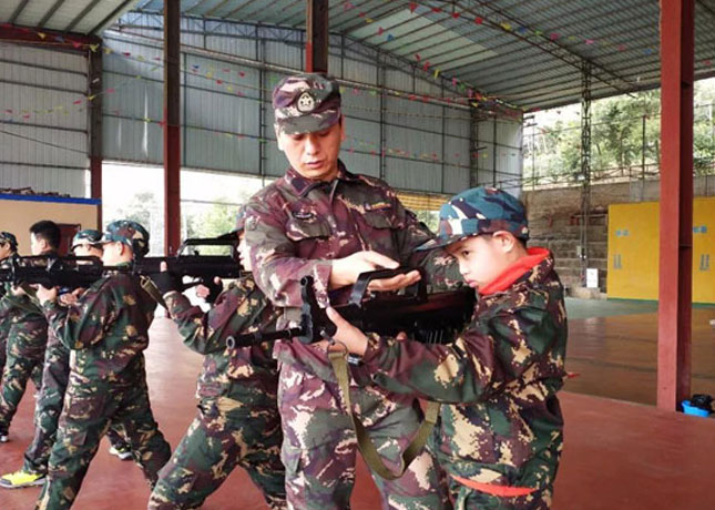 中國少年特種兵軍事特訓(xùn)營