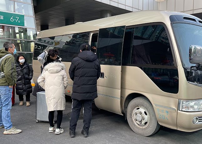 乘坐班車
